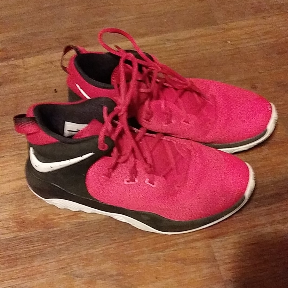 Nike youth tennis shoes